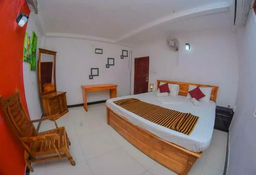 تختخواب و صبحانه Memorella   Negombo