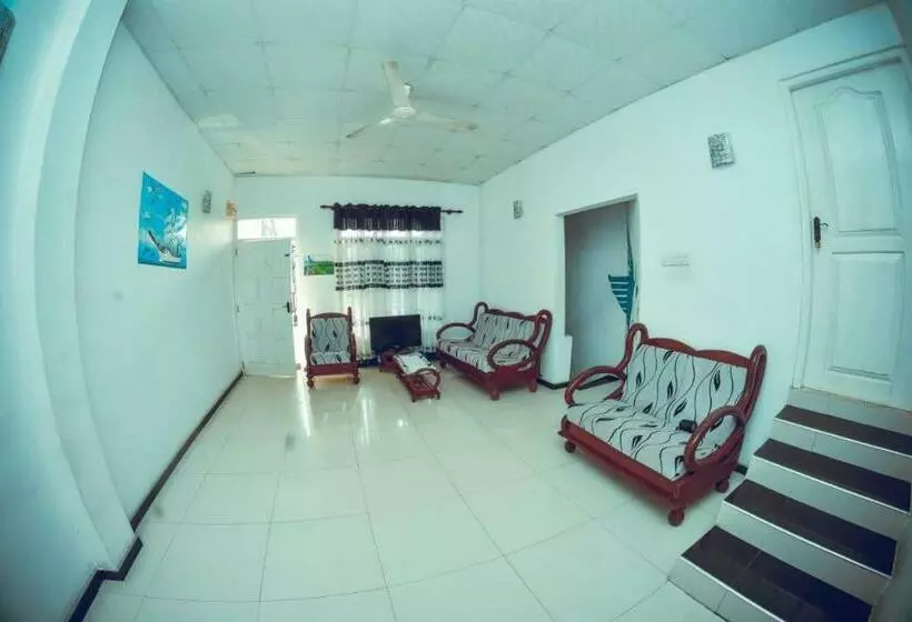 تختخواب و صبحانه Memorella   Negombo