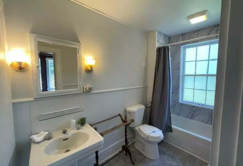 Aamiaismajoitus (B&B) Stone Hearth Inn And Eatery