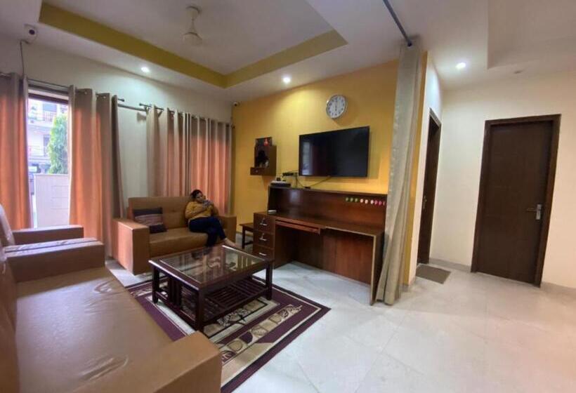 Hotel Mahak Guest House By Wb Inn