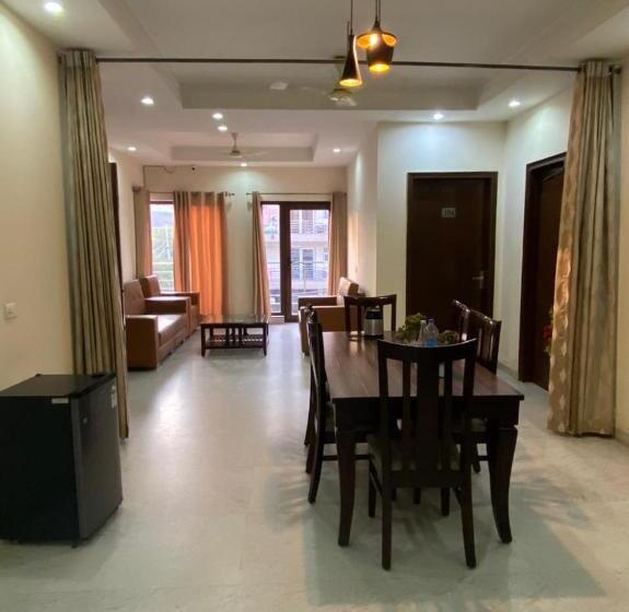 Hotel Mahak Guest House By Wb Inn