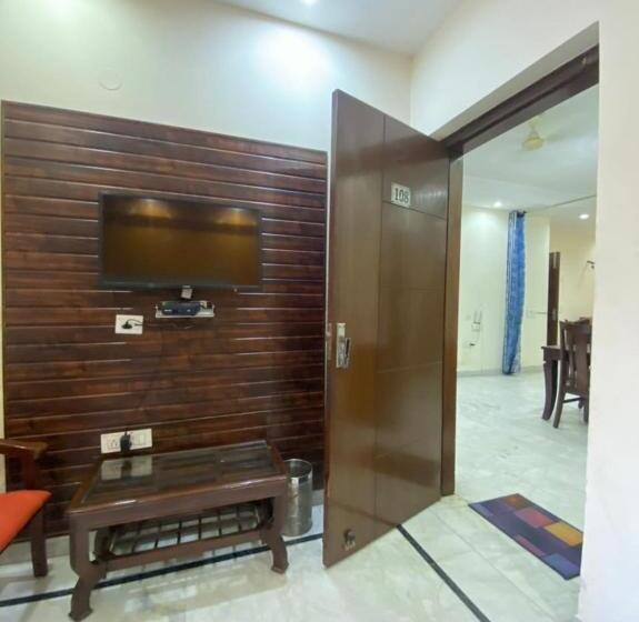 Hotel Mahak Guest House By Wb Inn