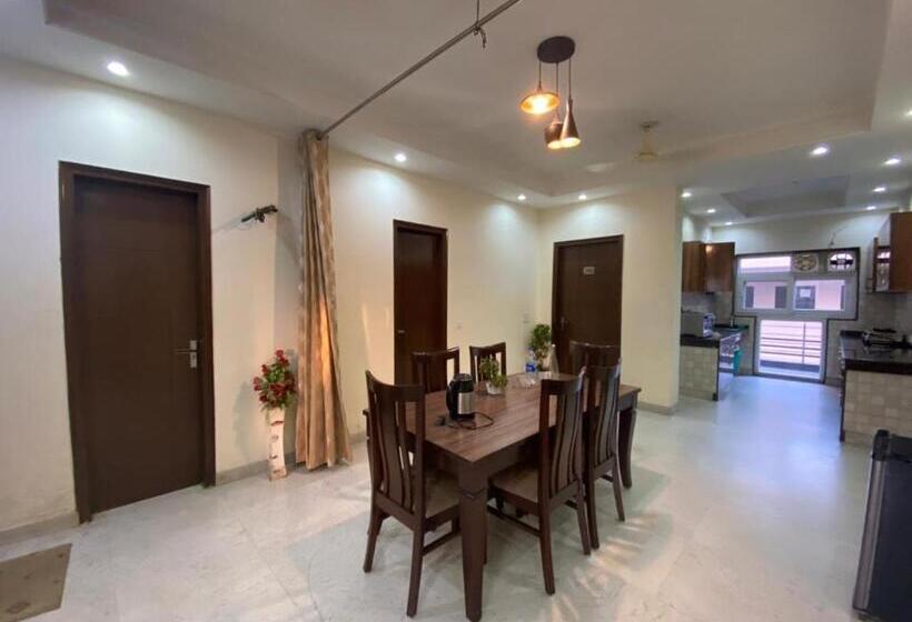 Hotel Mahak Guest House By Wb Inn