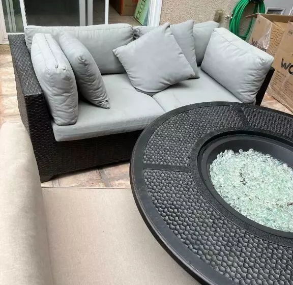 Pacific Breeze Right Next To Huntington Beach Pier! Steps From Beach!!