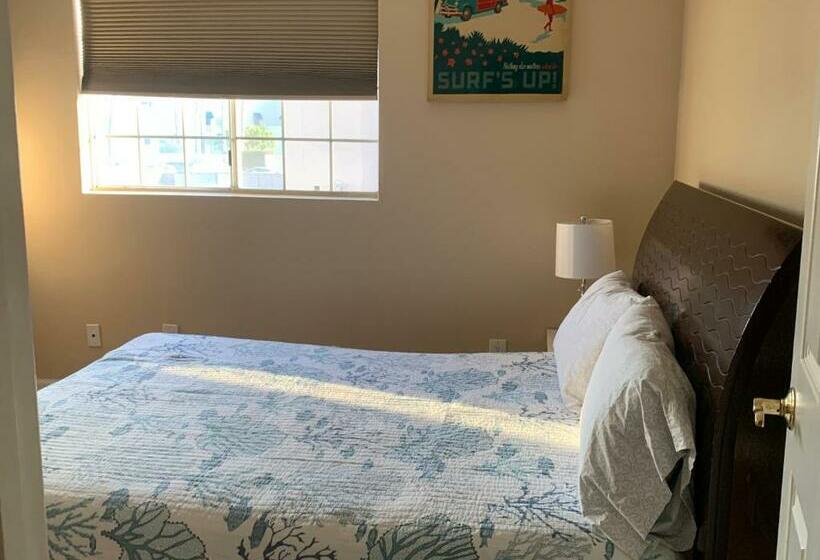 Pacific Breeze Right Next To Huntington Beach Pier! Steps From Beach!!