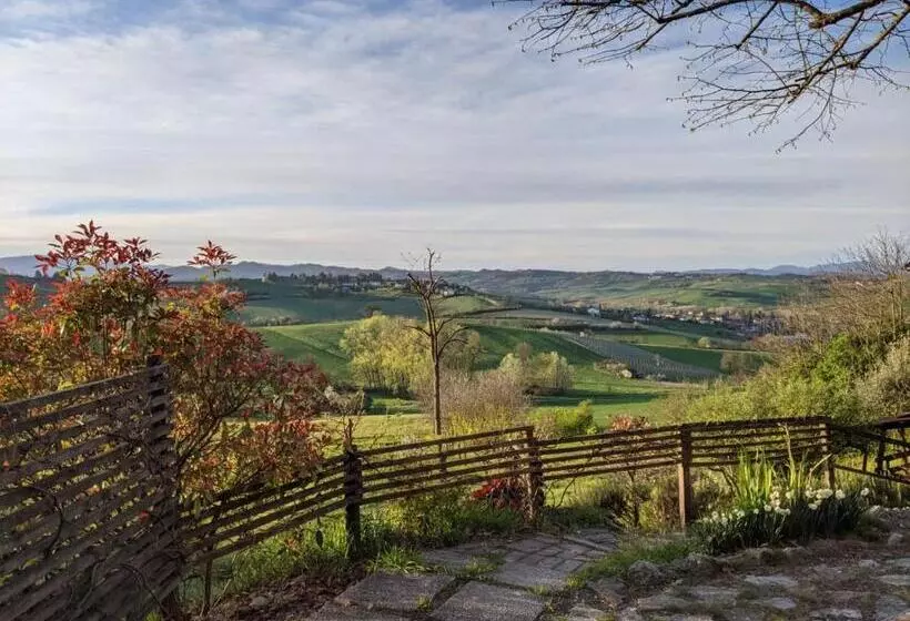 ホテル Agriturismo Azienda Agricola Mombisaggio