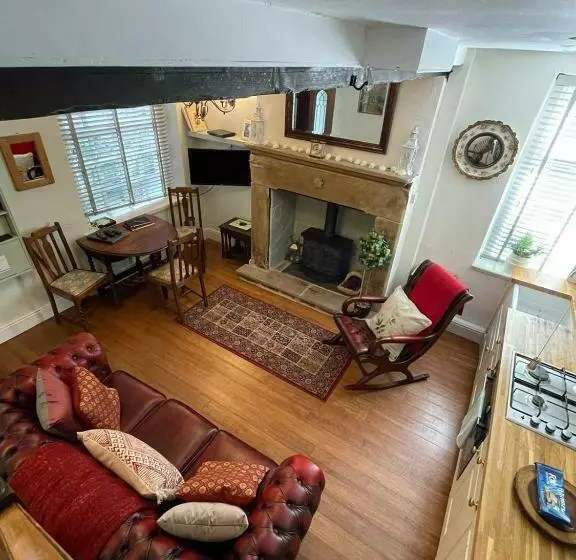 The Little Hideaway   Historic Gem Off Haworth Main Street