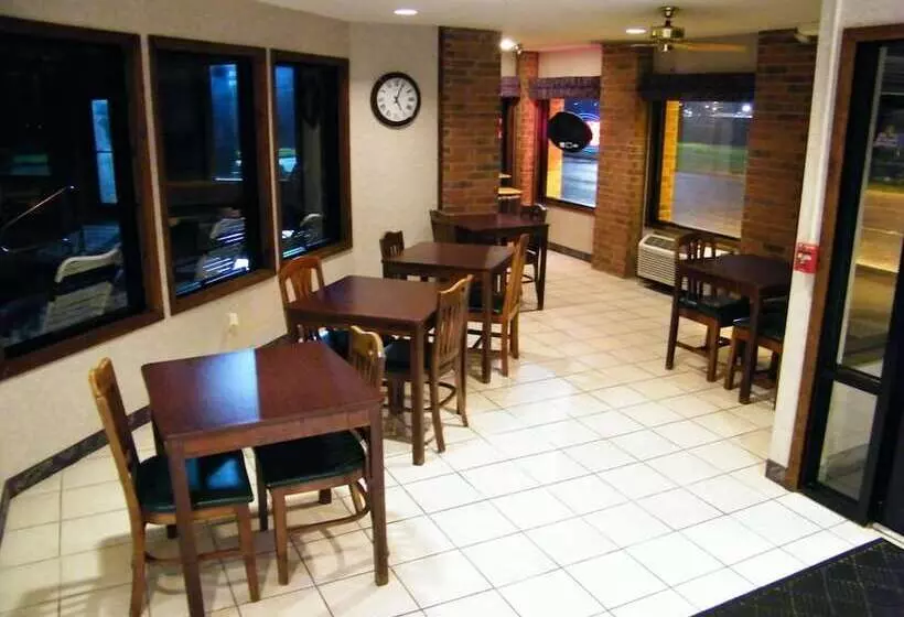 Отель Amerihost Inn & Suites  Mexico