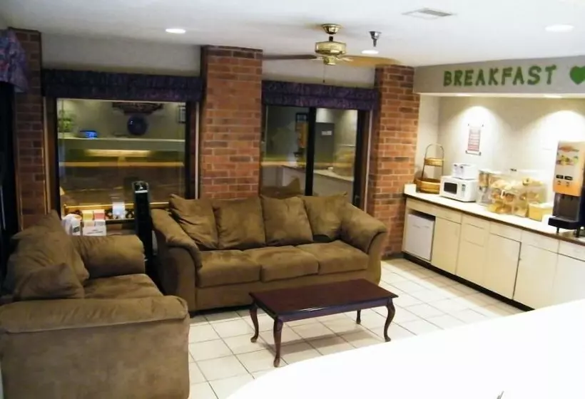 Отель Amerihost Inn & Suites  Mexico