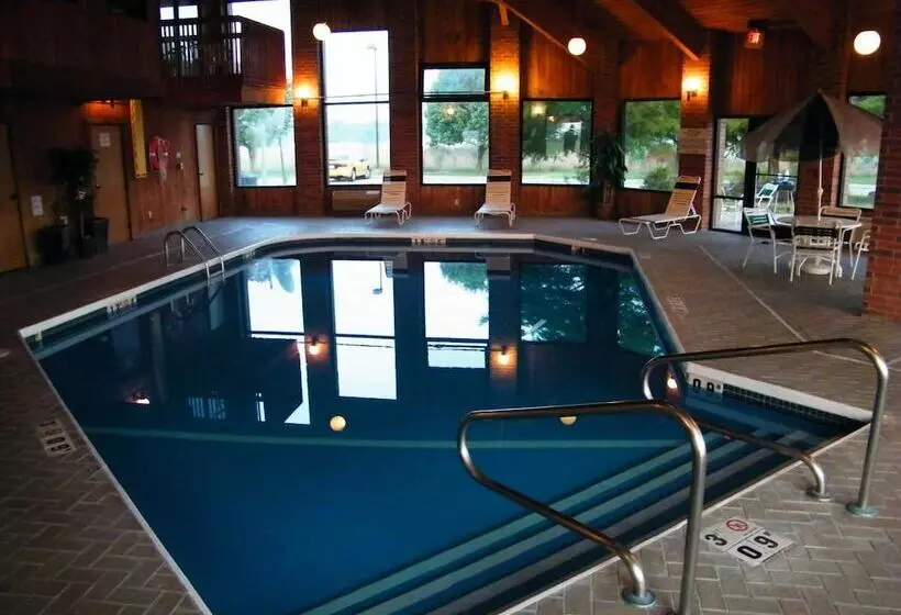 Отель Amerihost Inn & Suites  Mexico