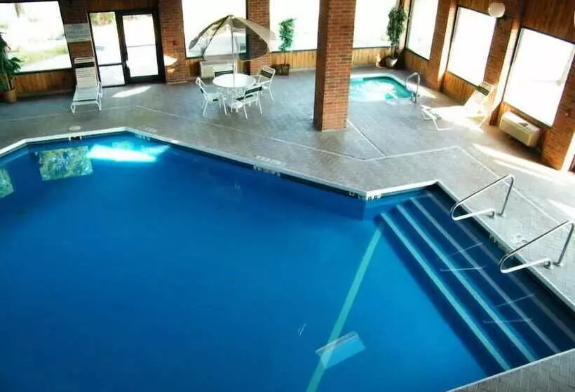 Отель Amerihost Inn & Suites  Mexico