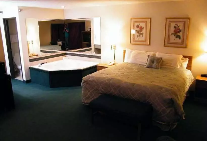 Отель Amerihost Inn & Suites  Mexico