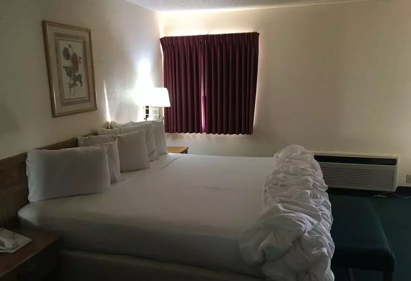 Отель Amerihost Inn & Suites  Mexico