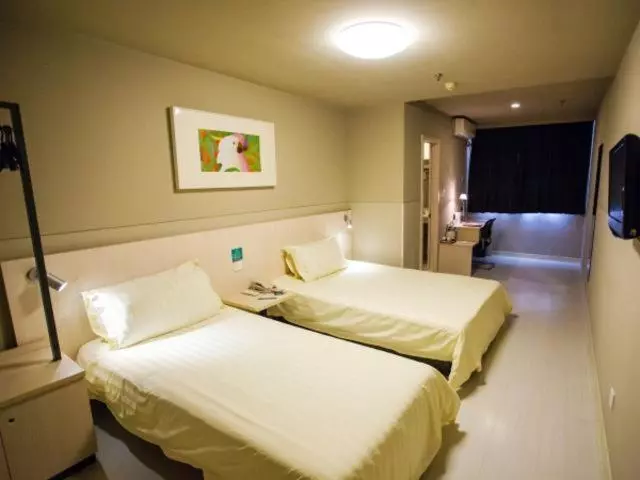 Отель Jinjiang Inn Jinzhou Luoyang Road