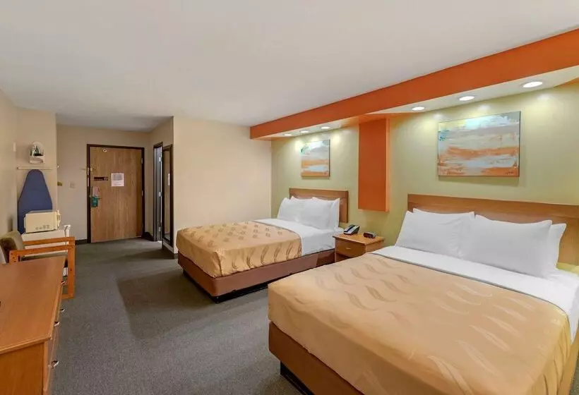 בית מלון כפרי Quality Inn