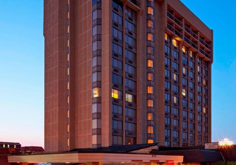 בית מלון כפרי Sheraton Westport Plaza