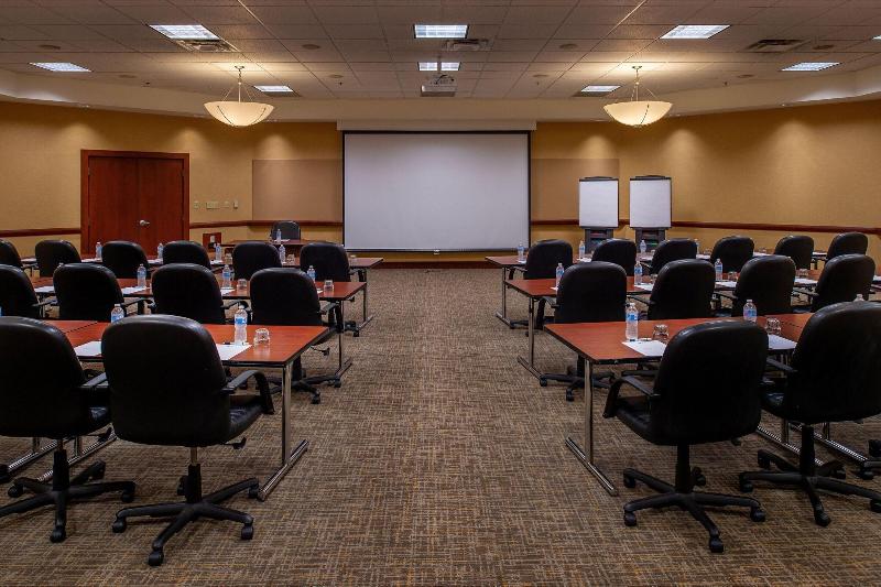 בית מלון כפרי Sheraton Westport Plaza