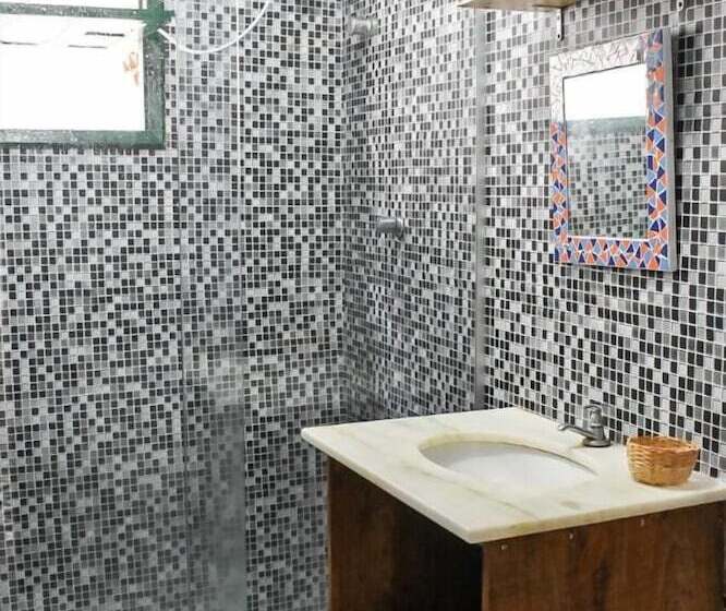 Tamboleiros Hotel & Hostel