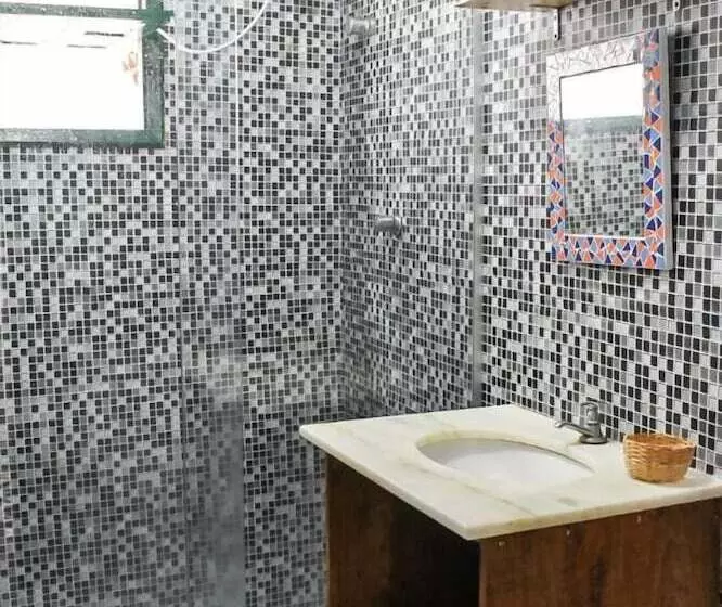 Tamboleiros Hotel & Hostel