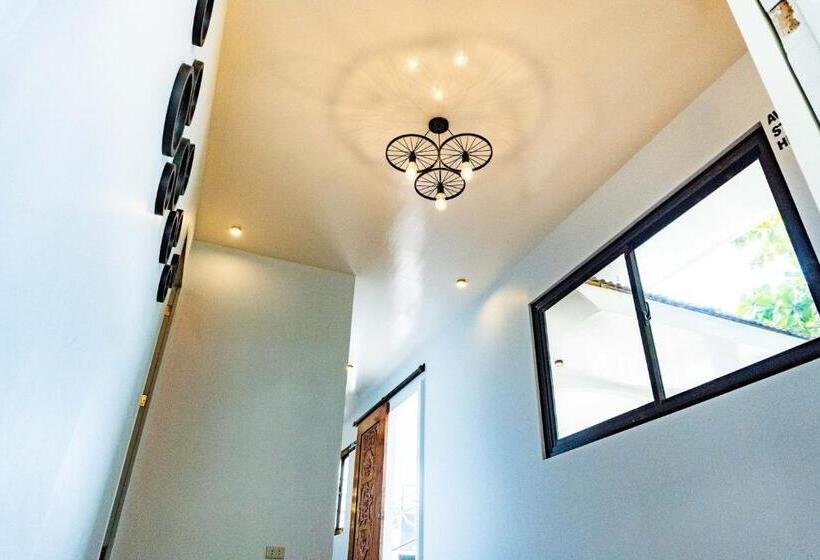 Hostel The Pod Mabini