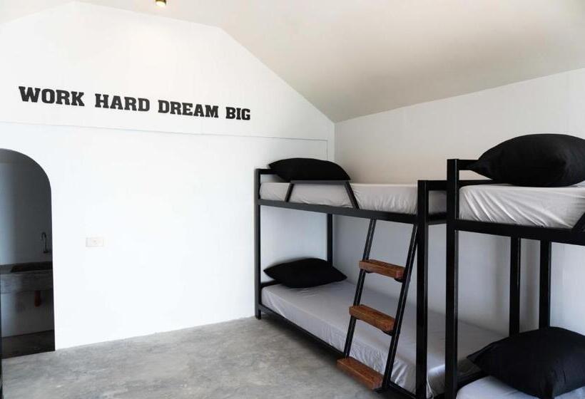 Hostel The Pod Mabini