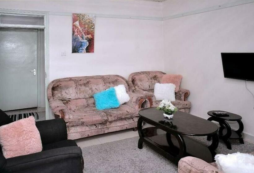 Golden One Bedroom Serviced Apartment With Free Wifi