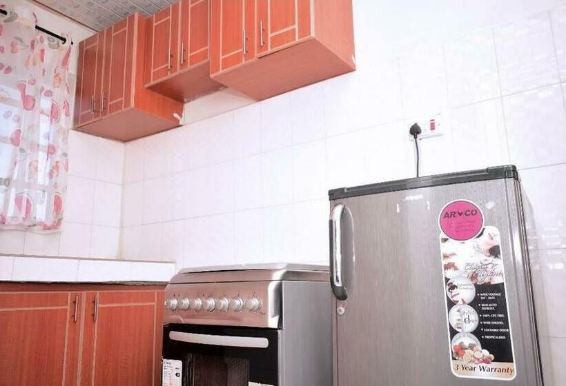 Golden One Bedroom Serviced Apartment With Free Wifi