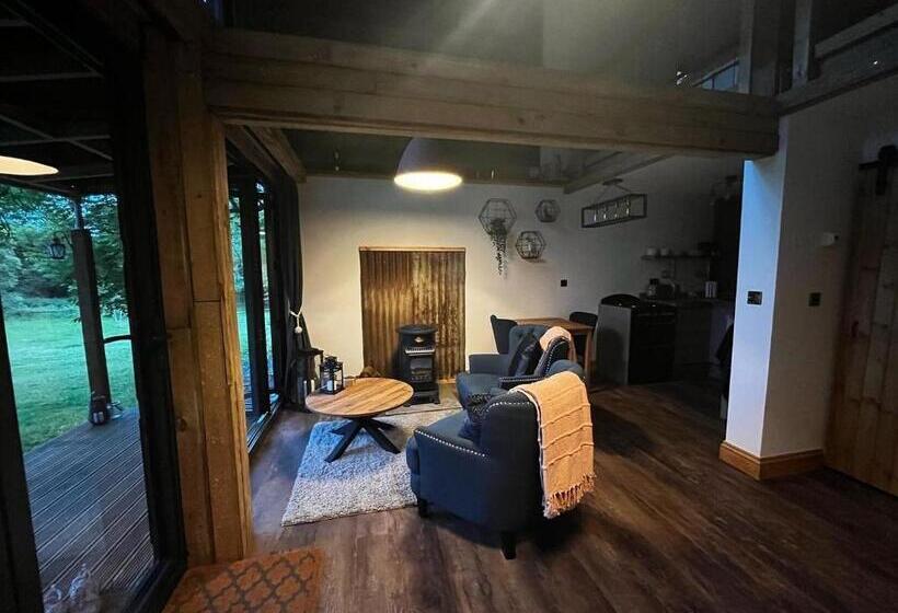 Lynbrook Haybarn, Hot Tub And Outdoor Kitchen, New Forest