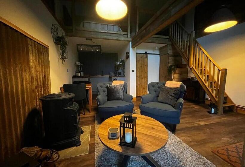 Lynbrook Haybarn, Hot Tub And Outdoor Kitchen, New Forest