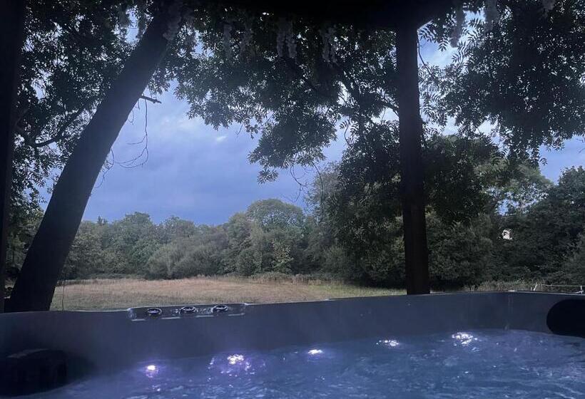 Lynbrook Haybarn, Hot Tub And Outdoor Kitchen, New Forest