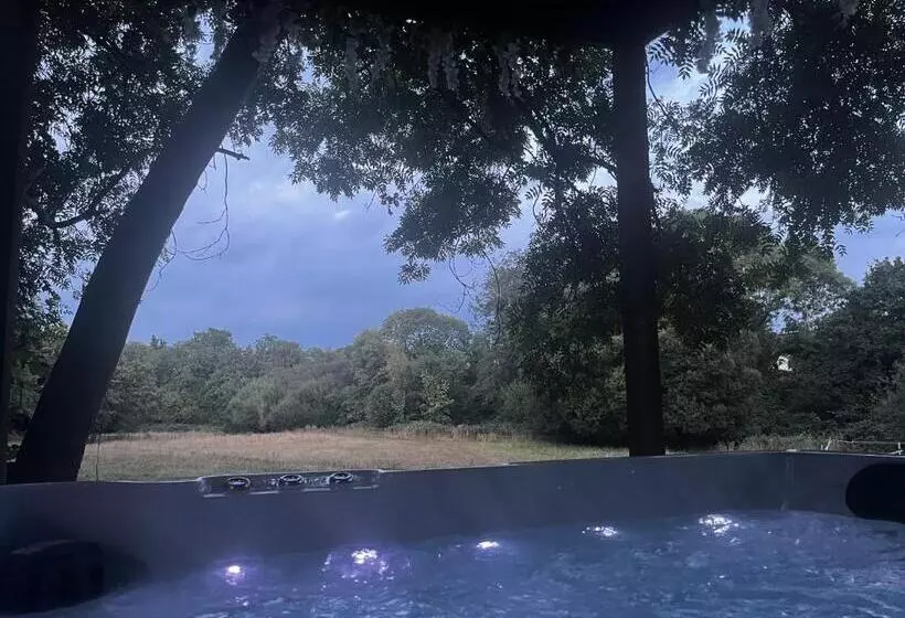 Lynbrook Haybarn, Hot Tub And Outdoor Kitchen, New Forest