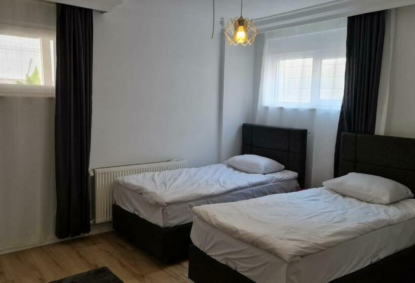 Orman Manzaralı Havuzlu Villa