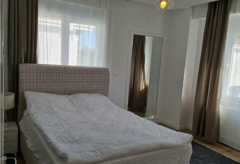 Orman Manzaralı Havuzlu Villa