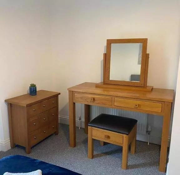 Spacious 3 Bed Flat A Stones Throw From The Beach