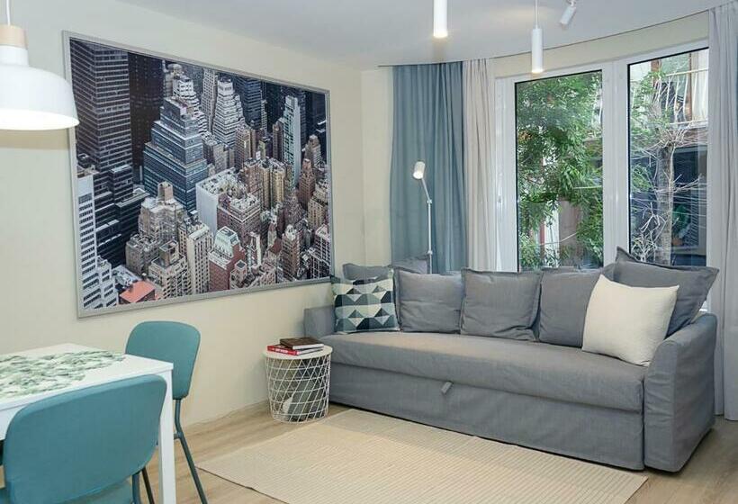 ~ The Blue Apartment ~ 1bd With A Cozy Balcony