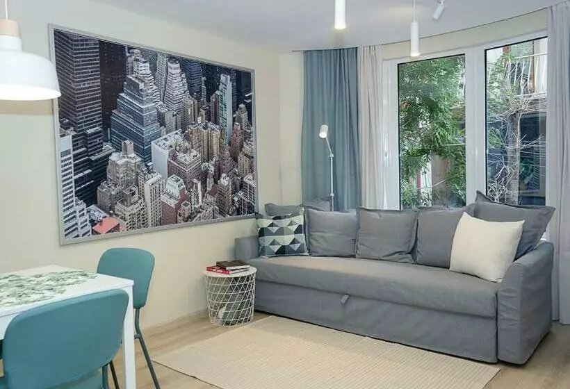 ~ The Blue Apartment ~ 1bd With A Cozy Balcony