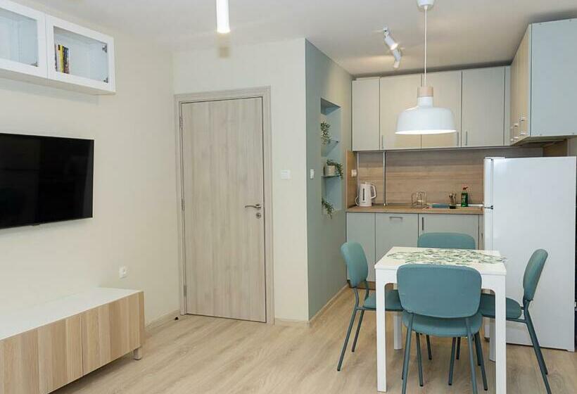 ~ The Blue Apartment ~ 1bd With A Cozy Balcony