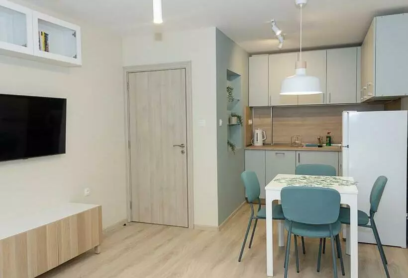 ~ The Blue Apartment ~ 1bd With A Cozy Balcony