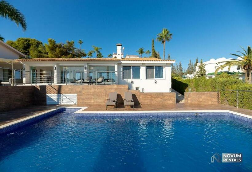 5 Bdrm Hidden Gem With Heated Pool And Sea Views