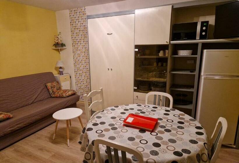 Charmant F2 Au 2ème étage Sans Ascenseur Avec Balcon   Mont Dore   Fr 1 415 137