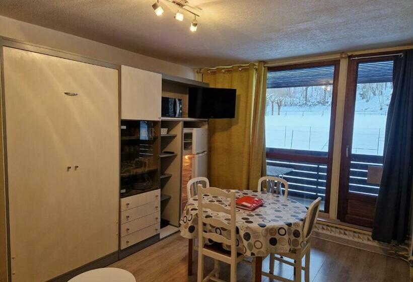 Charmant F2 Au 2ème étage Sans Ascenseur Avec Balcon   Mont Dore   Fr 1 415 137
