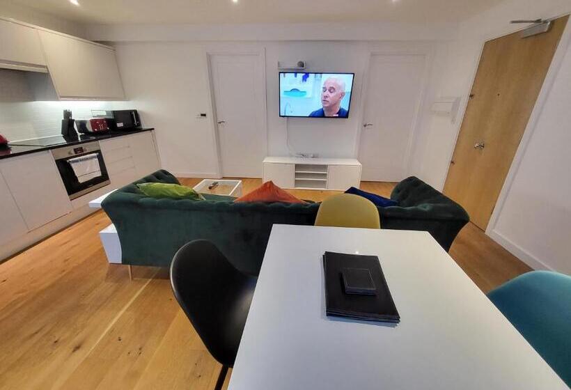City Centre Stylish Apartment Croydon Free Parking Provided