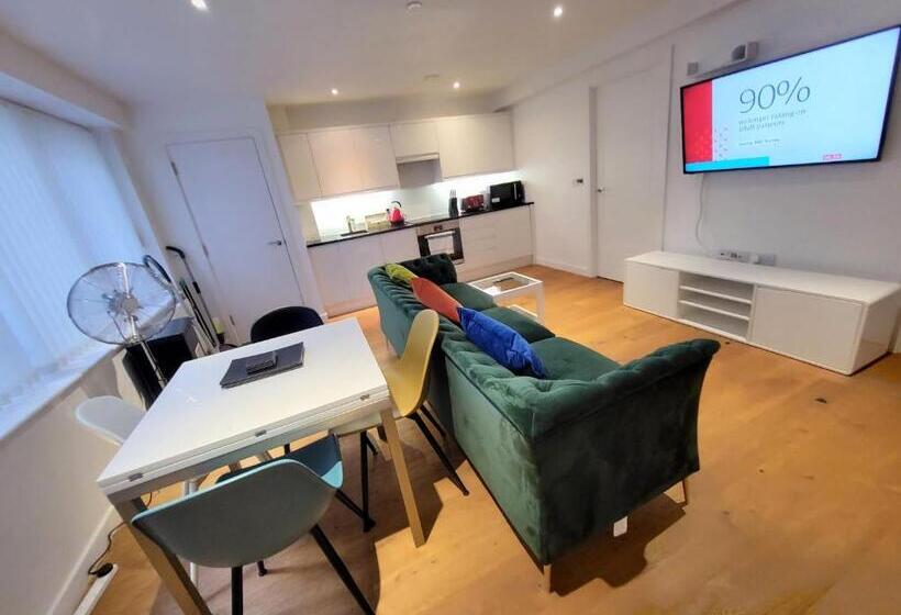 City Centre Stylish Apartment Croydon Free Parking Provided