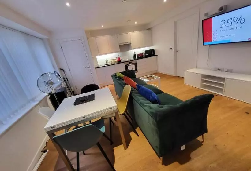 City Centre Stylish Apartment Croydon Free Parking Provided