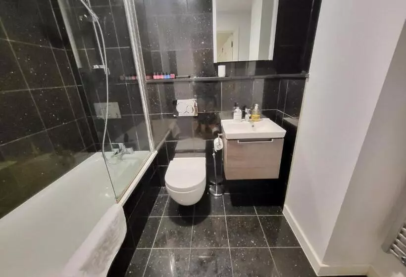 City Centre Stylish Apartment Croydon Free Parking Provided