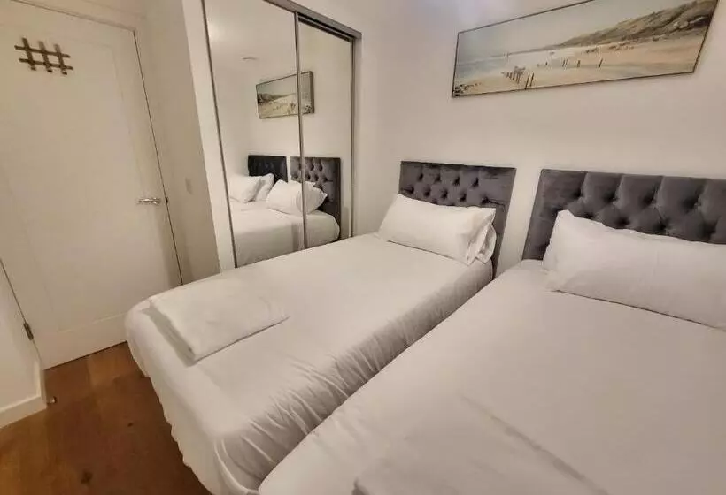 City Centre Stylish Apartment Croydon Free Parking Provided