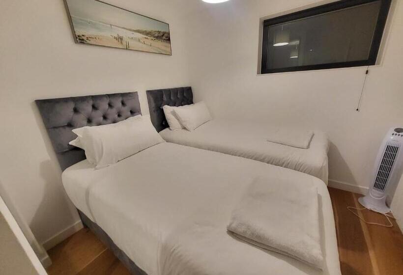 City Centre Stylish Apartment Croydon Free Parking Provided