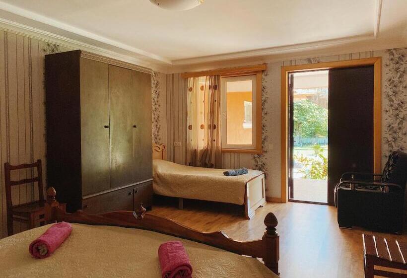 پانسیون Matua Guest House