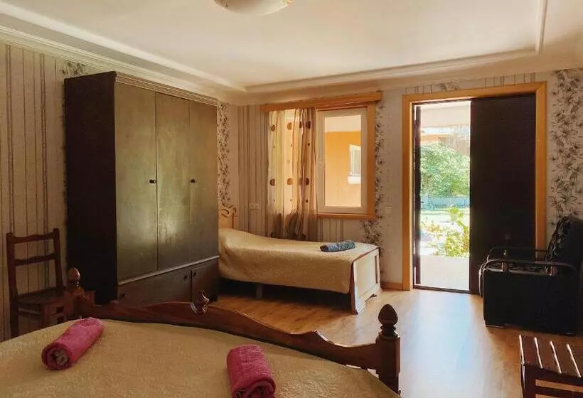 پانسیون Matua Guest House