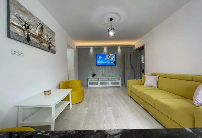 Robert’s Apartament 2